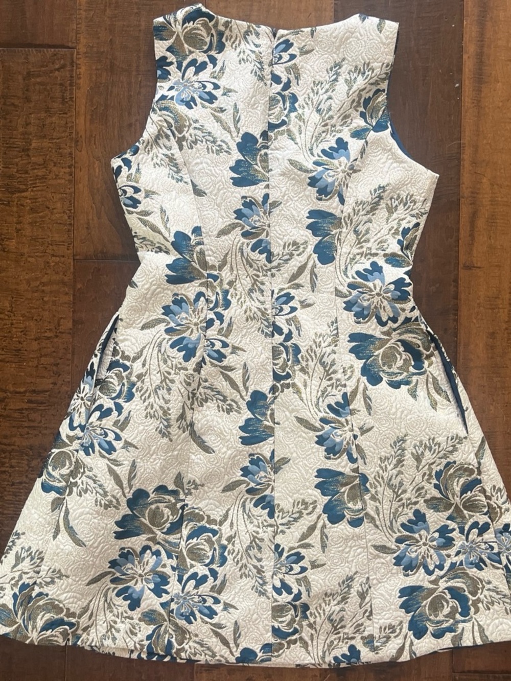 Vince Camuto sleeveless cream and blue floral jaquard fIt and flare dress Sz. 8 - Picture 4 of 5